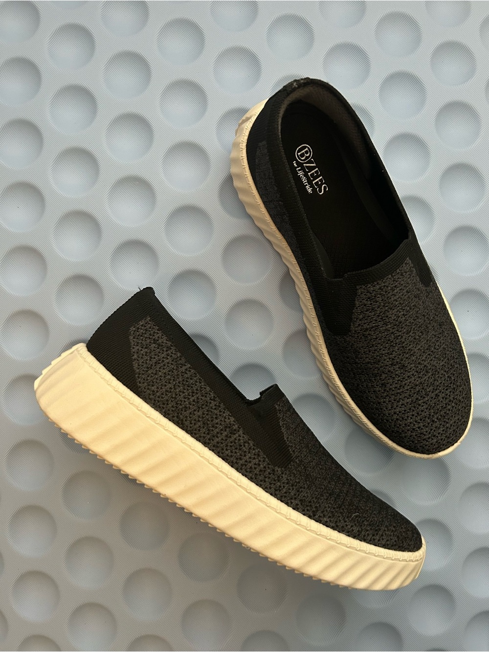 Bzees Black Knit Slip-On Sneakers LifeStride Respect Sze 8M